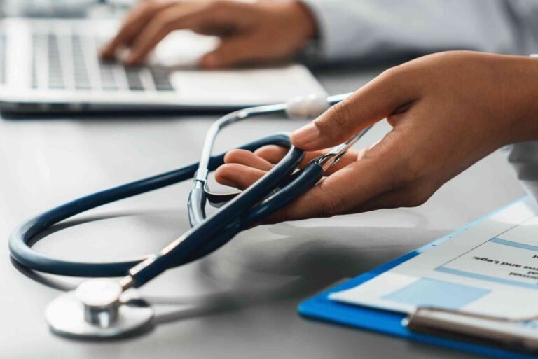 ضل دكتور باطني في جدة: رعاية متكاملة لصحتك العامة